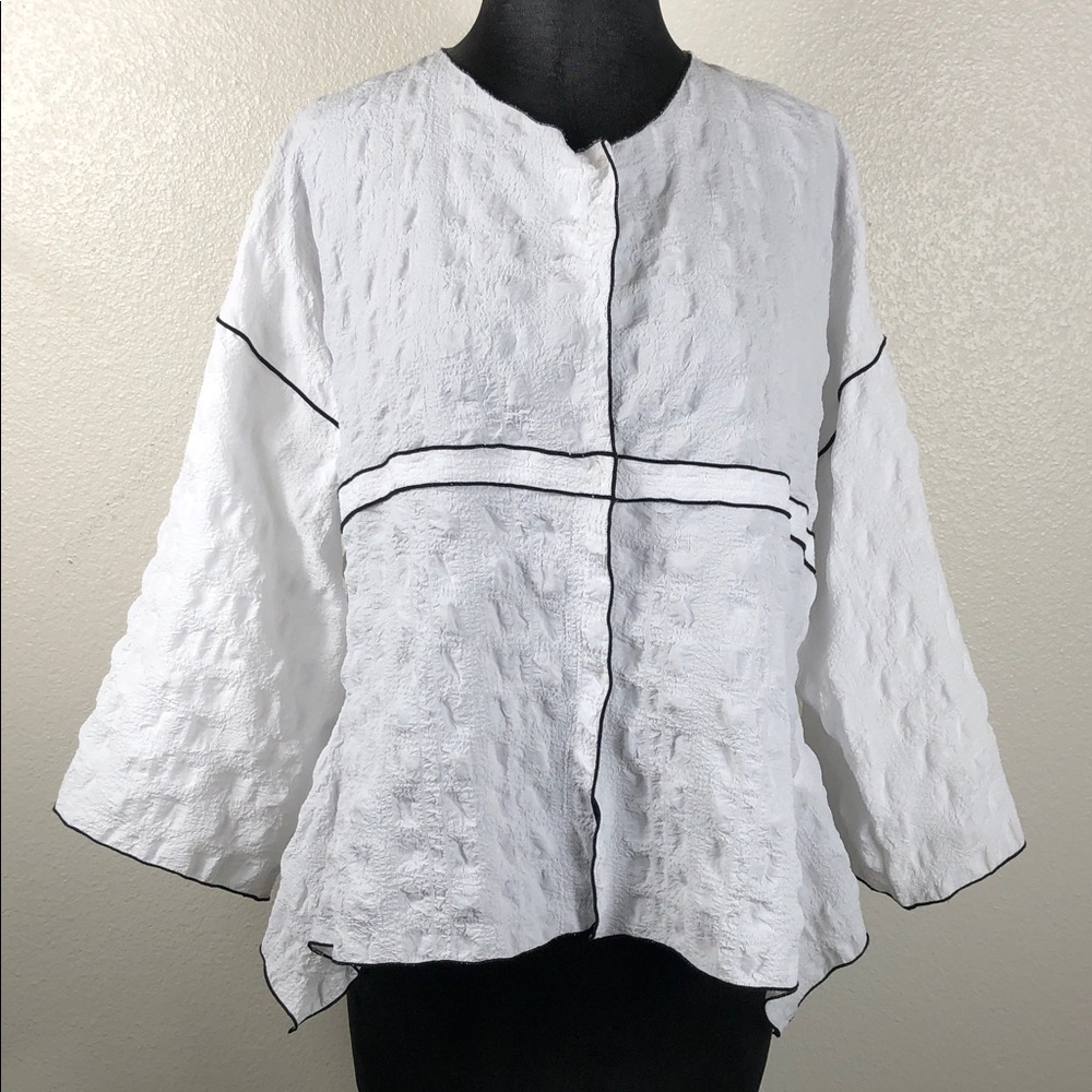 IC by Connie K Blouse White Handkerchief Hem Lightweight Textured Size XL